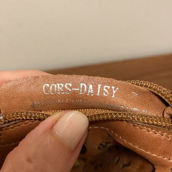 Jeffrey Campbell Ibiza Handmade Perforated Leather Ankle Boots. Size 7. - Picture 5 of 6